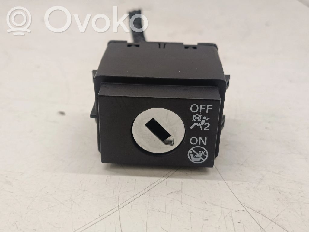 Inne wyposażenie elektryczne   10416949