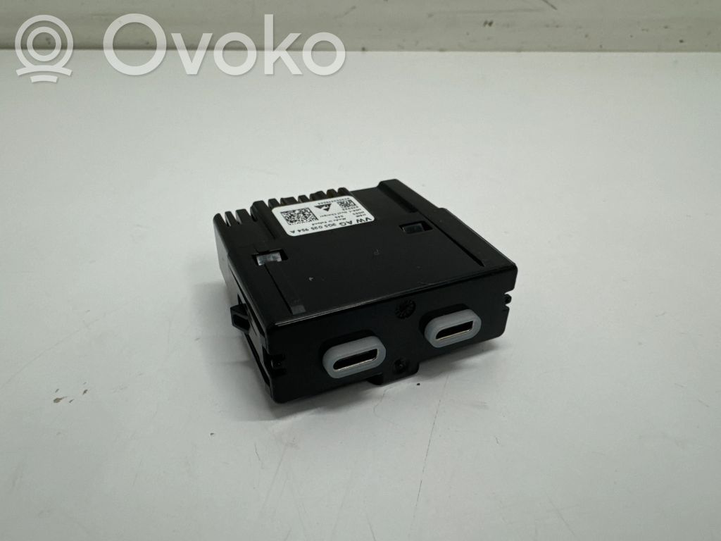 Volkswagen Touareg III USB socket connector 