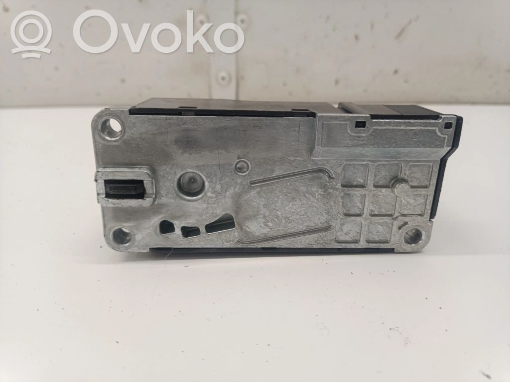 Volkswagen Touareg III Steering wheel lock 