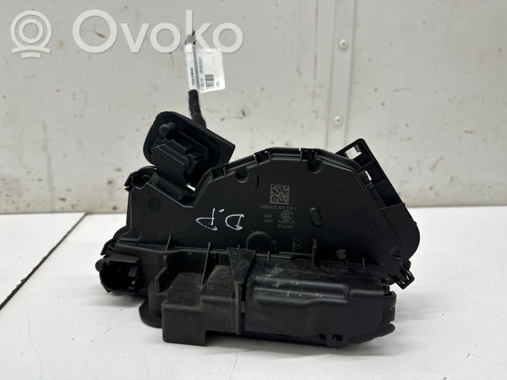Volkswagen Golf VIII Priekšpusē slēdzene 