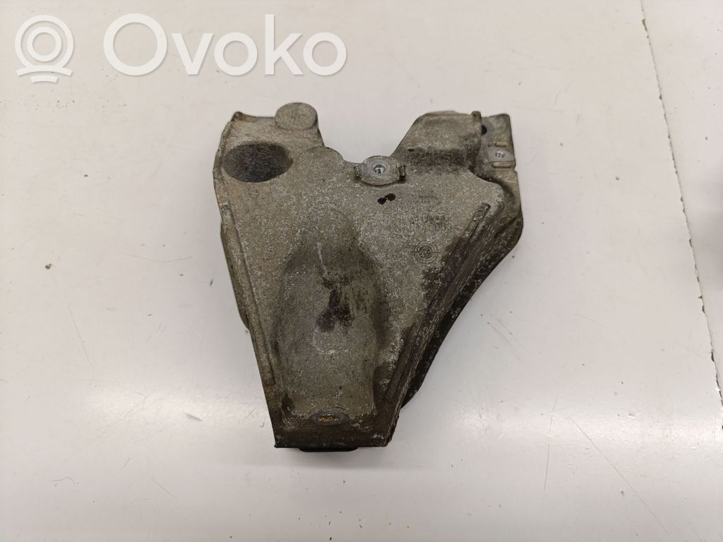 BMW 2 F22 F23 Engine mounting bracket 