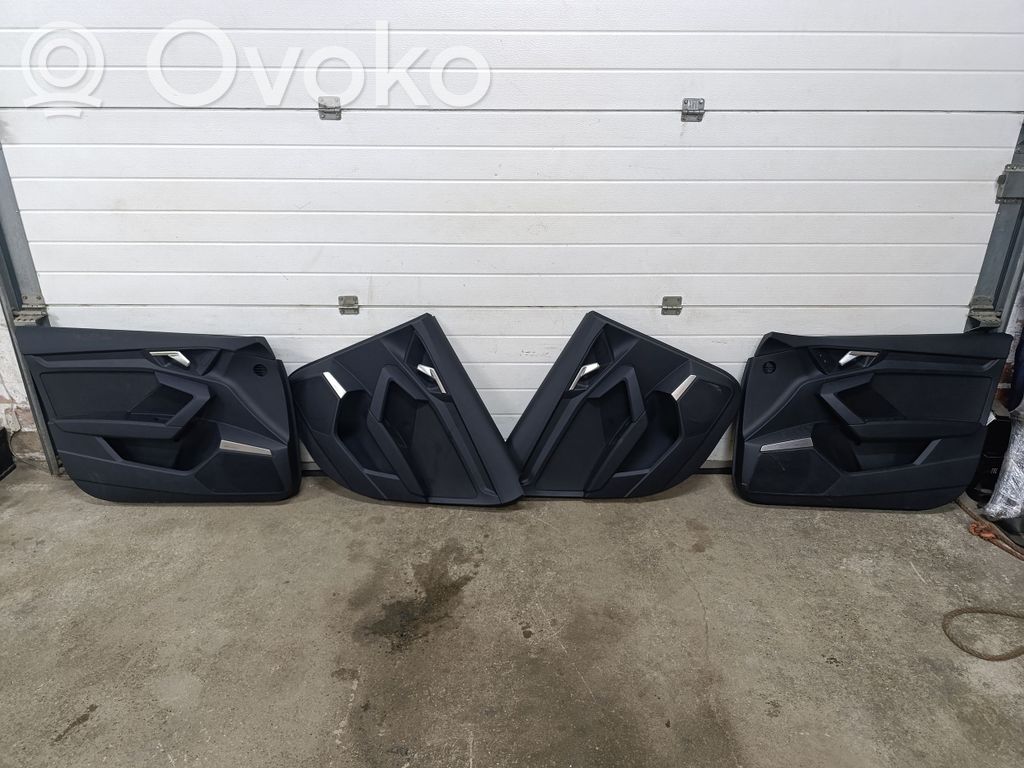 Audi A3 8Y Boczki / Poszycie drzwi przednich 
