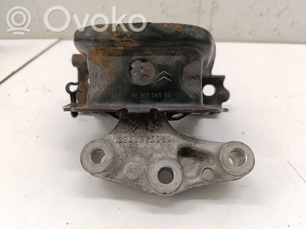 Opel Crossland X Engine mount bracket 