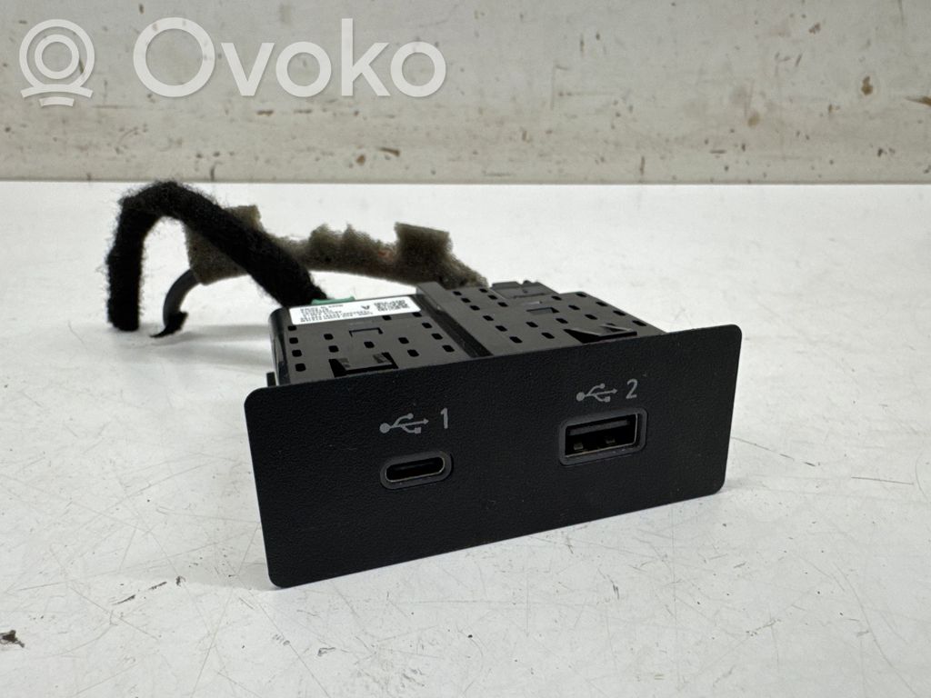 Nissan Qashqai J12 Enchufe conector USB 