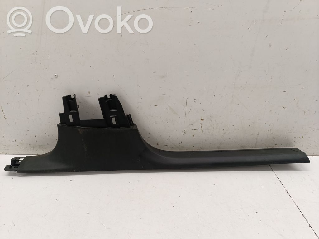 Osłona dolna słupka / B   YP00011477
