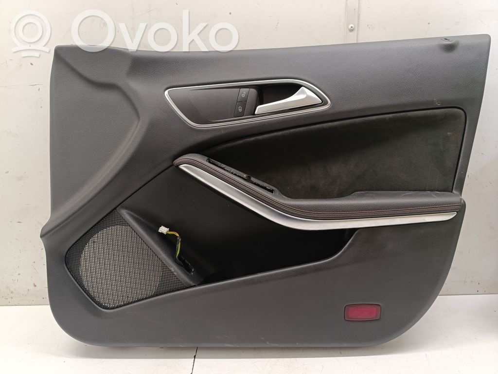 Mercedes-Benz CLA C117 X117 W117 Revestimiento de puerta delantera 