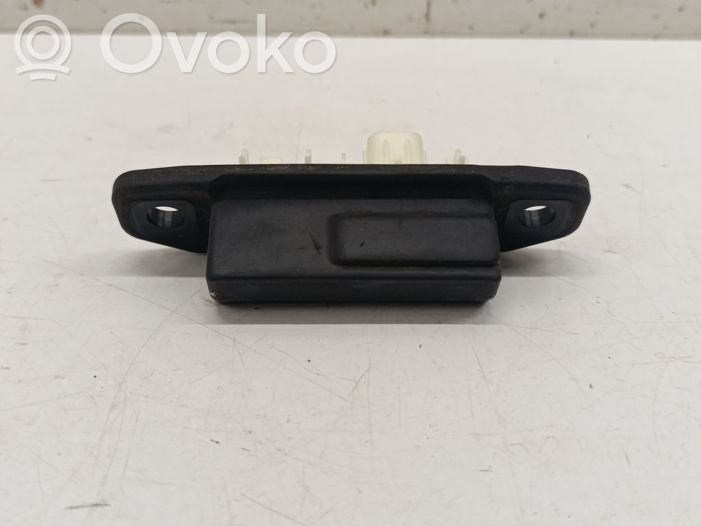 Toyota Yaris XP210 Griff Taster Öffner Heckklappe Kofferraumdeckel