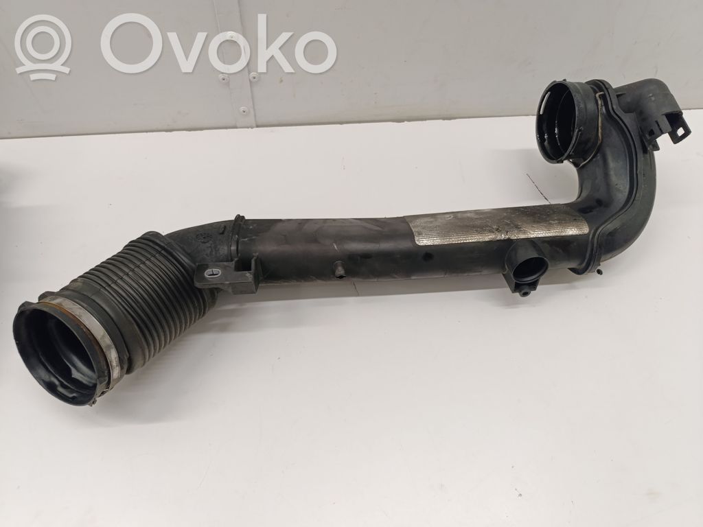 BMW 2 F46 Välijäähdyttimen letku 