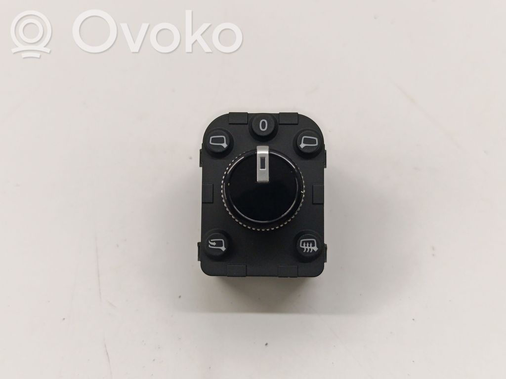Audi Q4 Sportback e-tron Wing mirror switch 