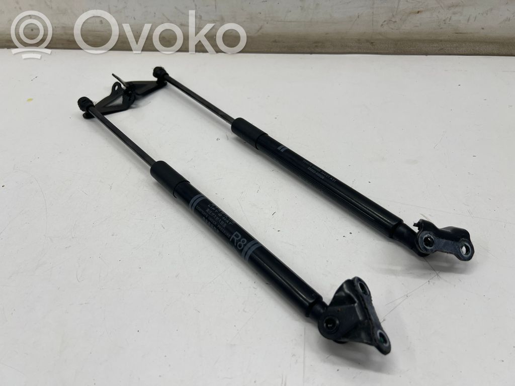 Toyota Yaris XP210 Amortizor hayon 