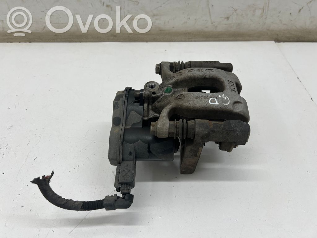 Opel Mokka B Tylny zacisk hamulcowy 