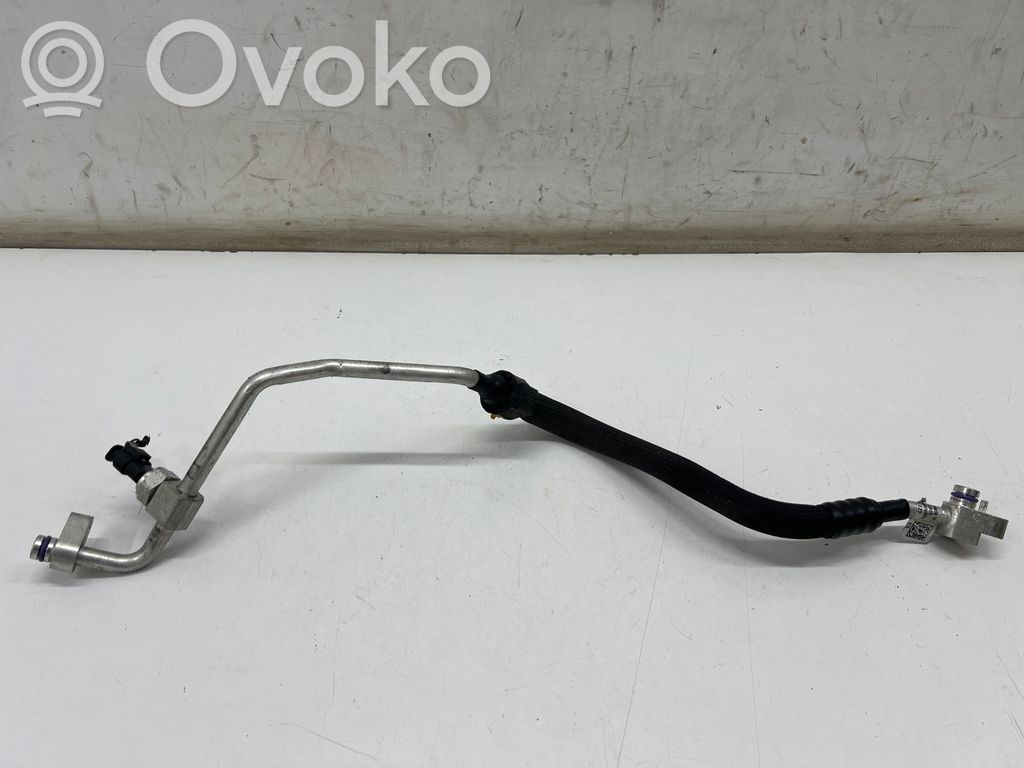 Porsche Taycan 9J1 Ilmastointilaitteen putki (A/C) 