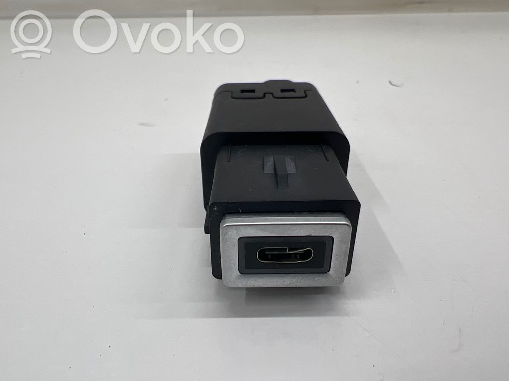 Peugeot 3008 III USB socket connector 