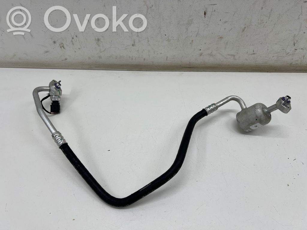 BMW i4 Ilmastointilaitteen putki (A/C) 