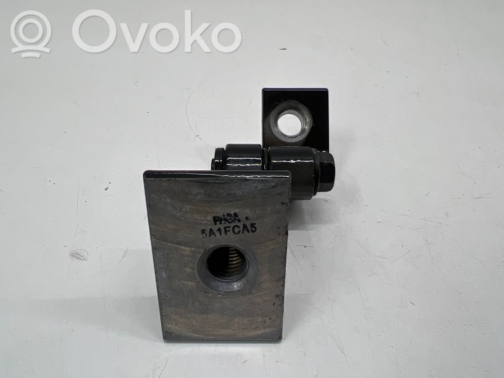 BMW 1 F40 Priekšpusē apakšējā vira (eņģe) 