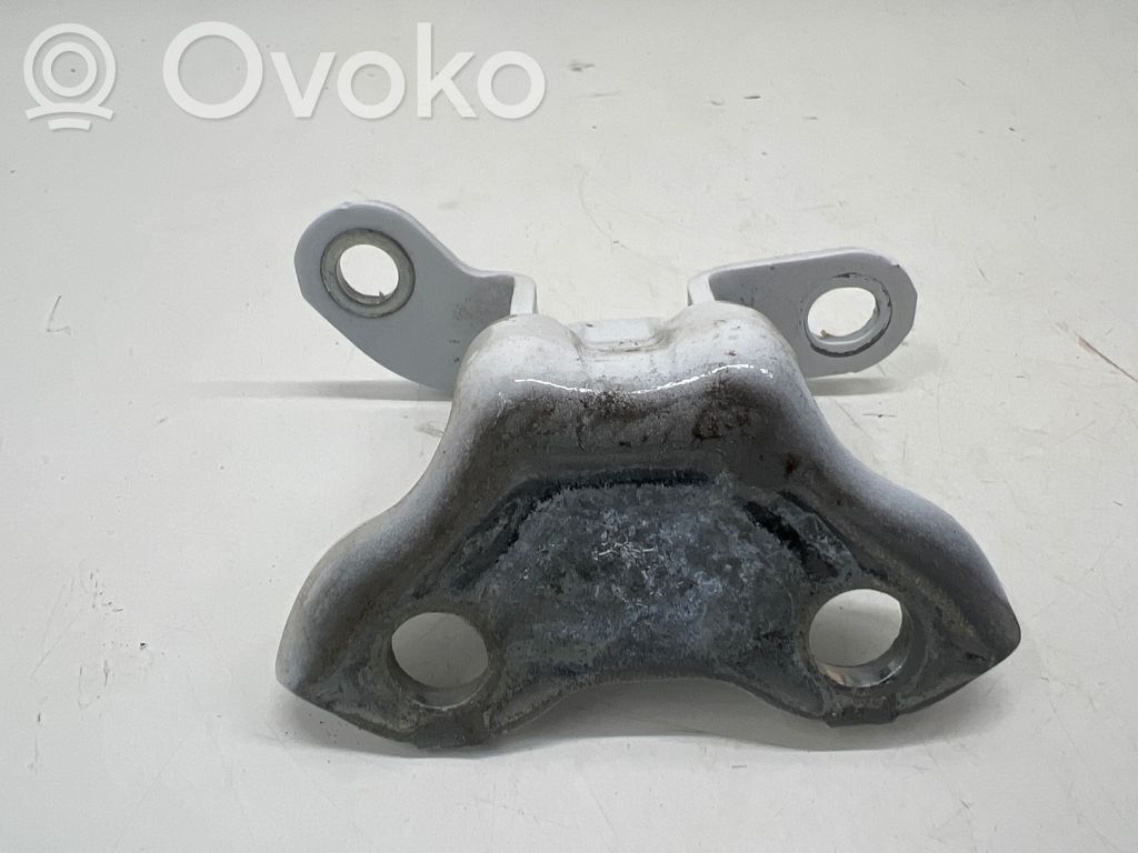Toyota Yaris XP210 Zawias górny drzwi tylnych