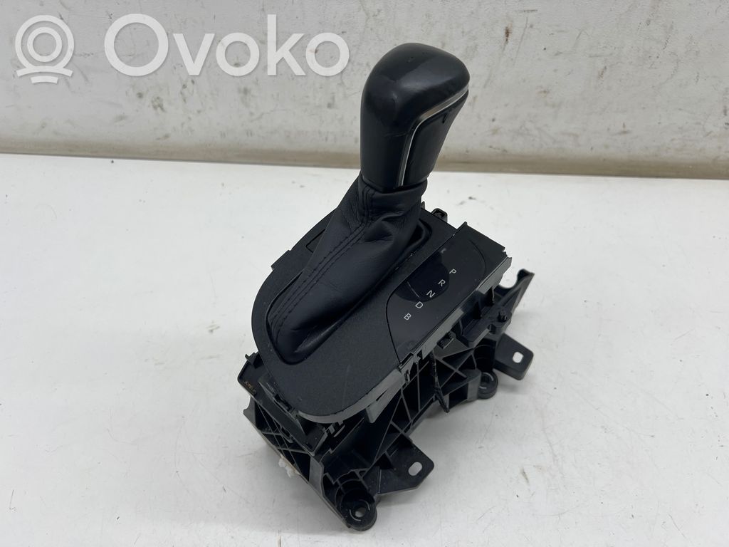 Toyota Yaris XP210 Selector caja de cambios 