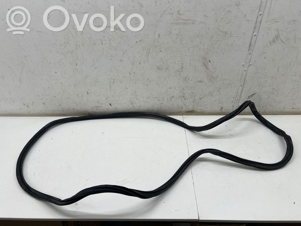 Gumowa uszczelka bagażnika tylnego / Na karoserii   971827705