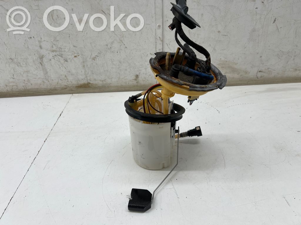 Volkswagen PASSAT B8 Bomba interna de combustible 