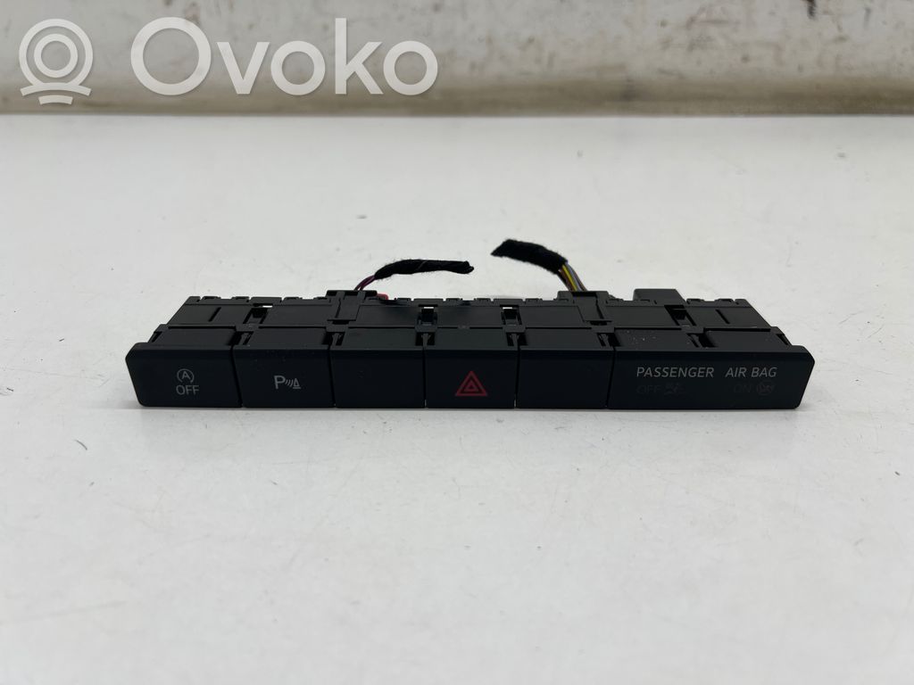 Volkswagen T-Cross Botón interruptor de luz de peligro 