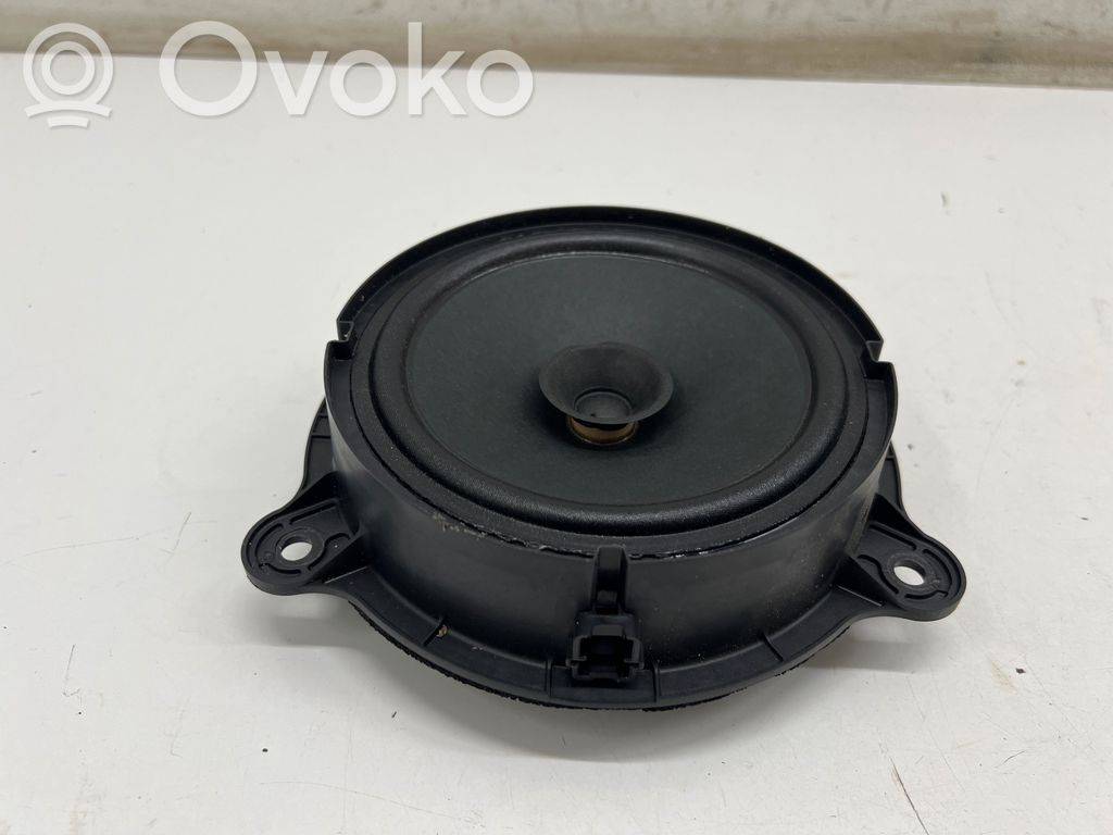Nissan X-Trail T33 Enceinte de porte arrière 