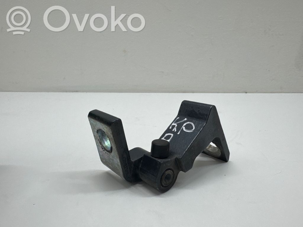 Front door lower hinge   8X0831403E