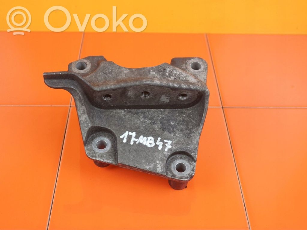 Opel Insignia B Engine mounting bracket 