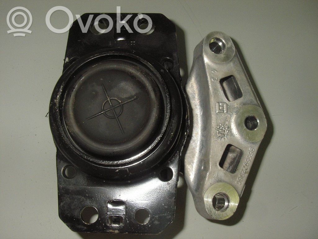 Citroen C4 II Engine mounting bracket 