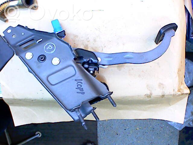 Pedal de embrague   G5063649