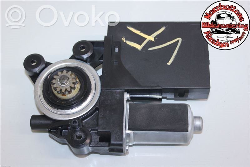 Volvo C30 Silnik regulatora szyby drzwi przednich 