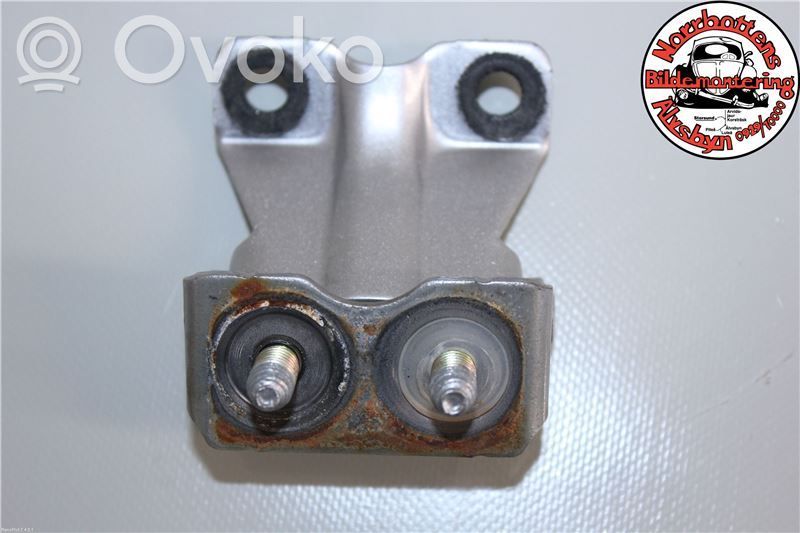 Subaru Outback Tailgate/trunk/boot hinge 