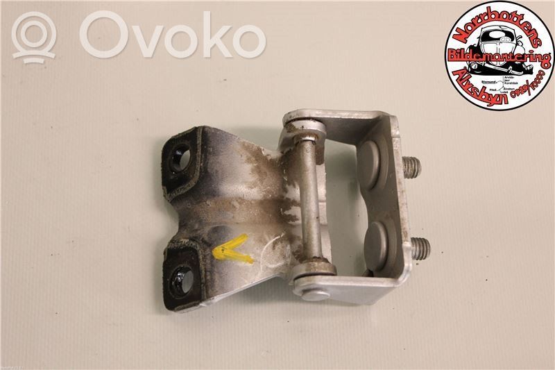 Subaru Outback Tailgate/trunk/boot hinge 