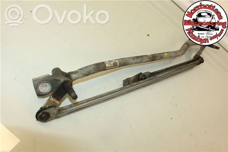 Volvo XC70 Front wiper linkage 