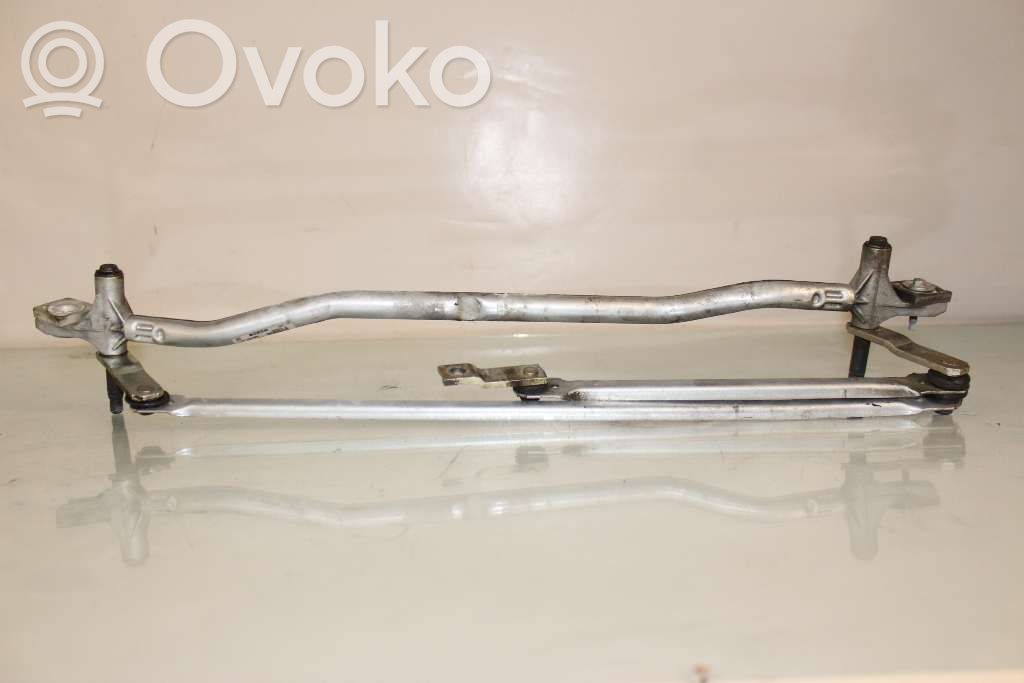 Volvo XC70 Front wiper linkage 