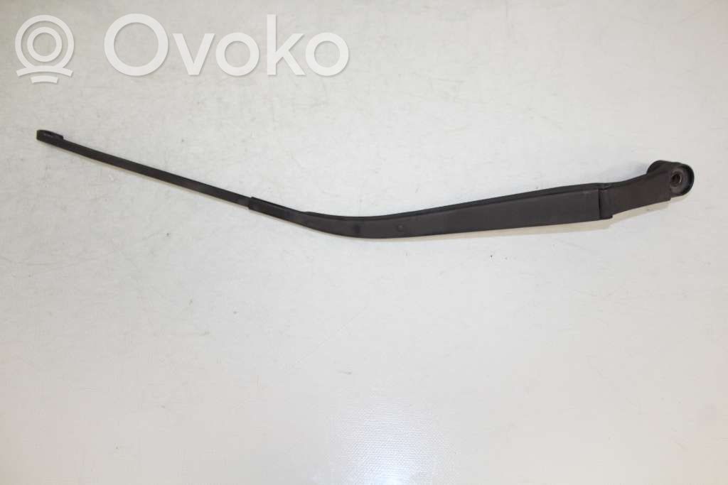 Front wiper blade arm
