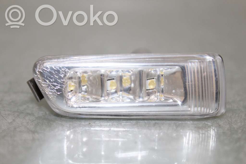 Audi A8 S8 D3 4E Front fender indicator light 