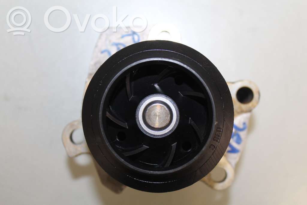 Volkswagen Golf VI Bomba de agua 