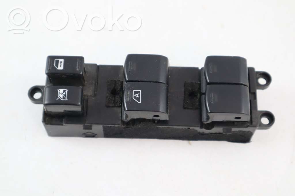Subaru Outback Electric window control switch 