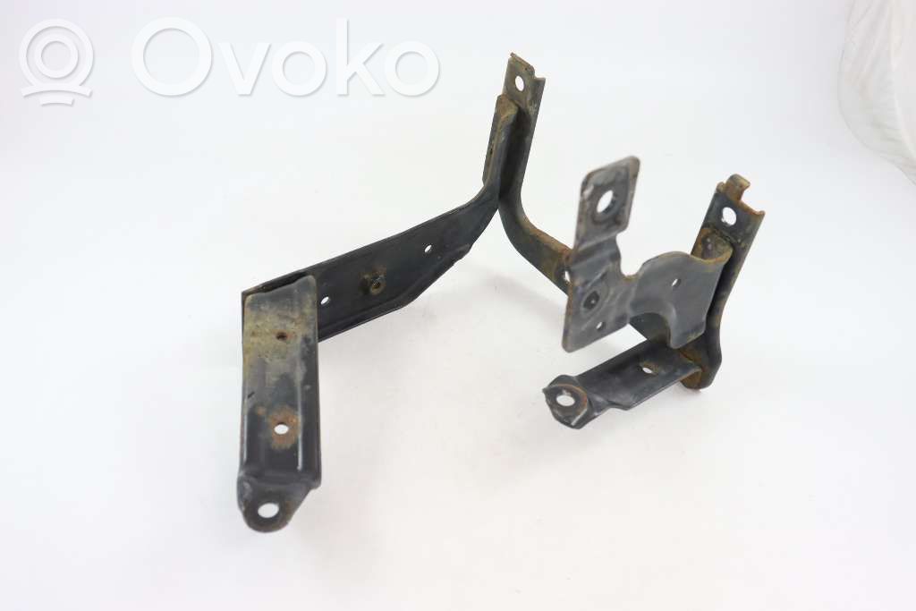 Ford Focus Power steering pump mounting bracket 