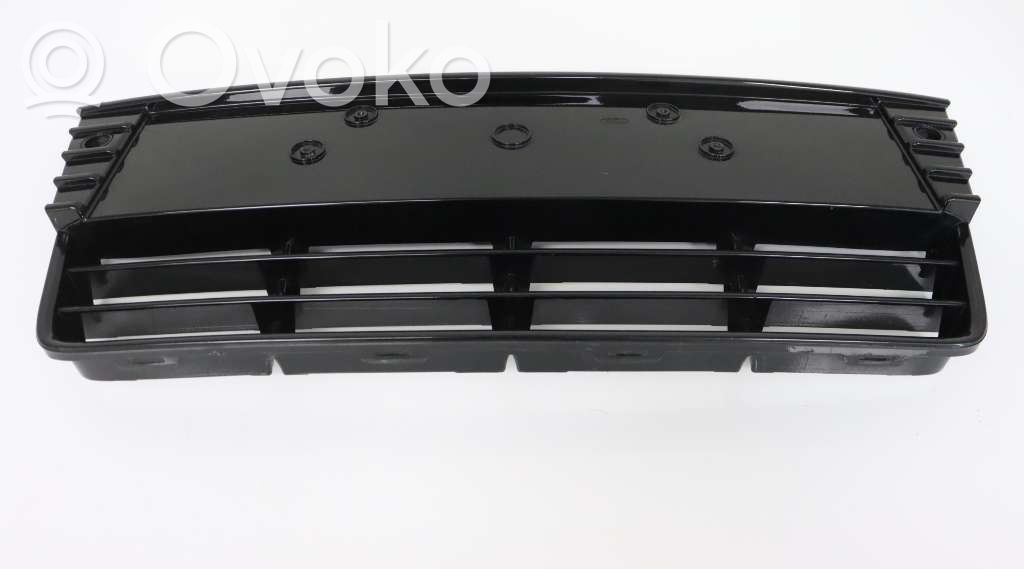 Ford Focus Front bumper lower grill 
