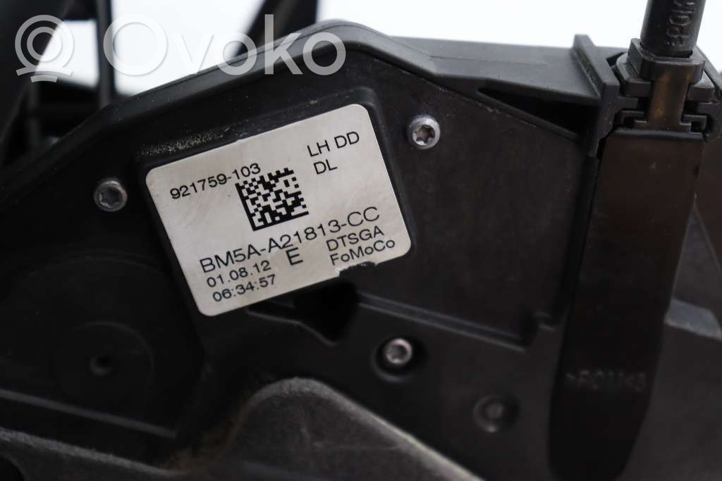 Ford Focus Priekšpusē slēdzene 