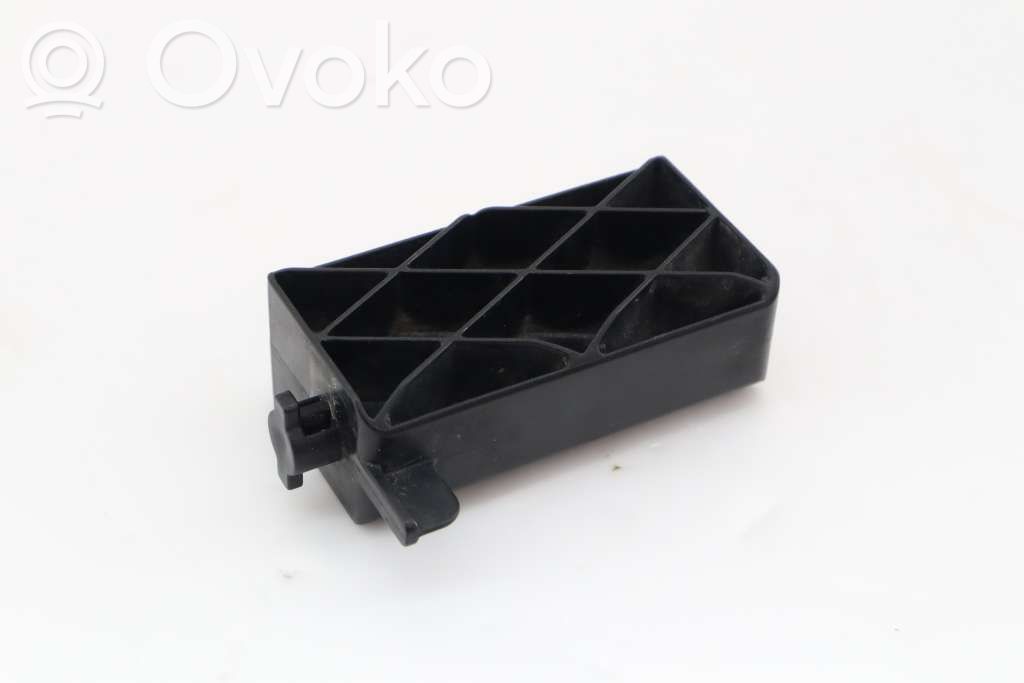 Volvo XC70 Radiator support slam panel bracket 
