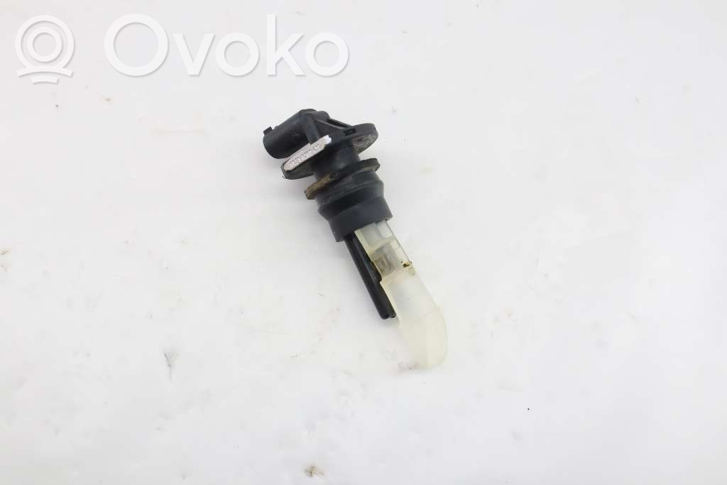BMW 5 E39 Windshield washer fluid level sensor 