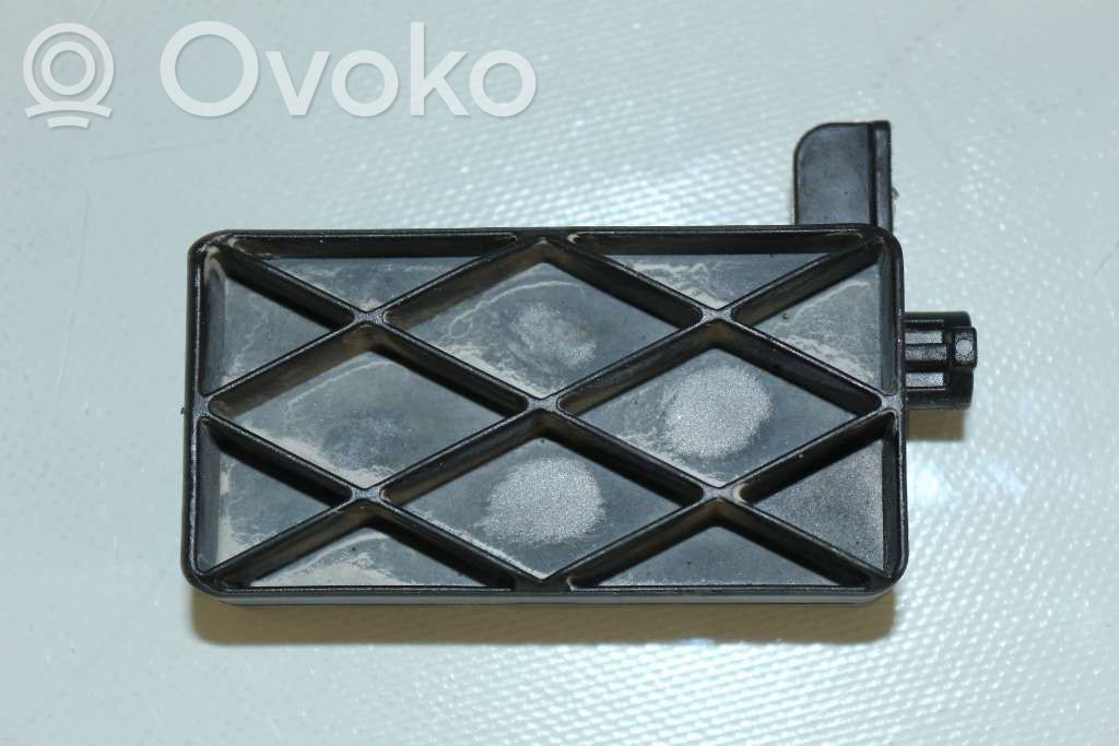 Volvo V70 Radiator support slam panel bracket 
