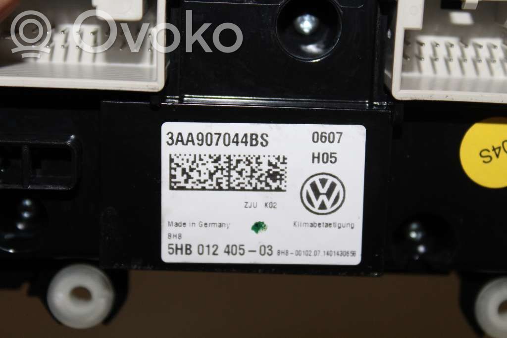 Volkswagen PASSAT B7 Climate control unit 