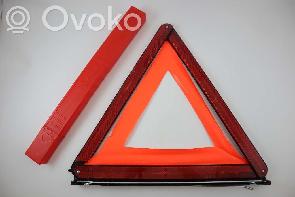 Volvo V60 Avarinis ženklas 