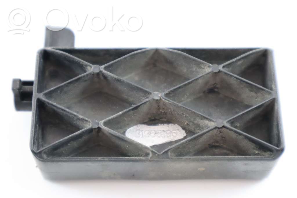 Volvo XC70 Radiator support slam panel bracket 