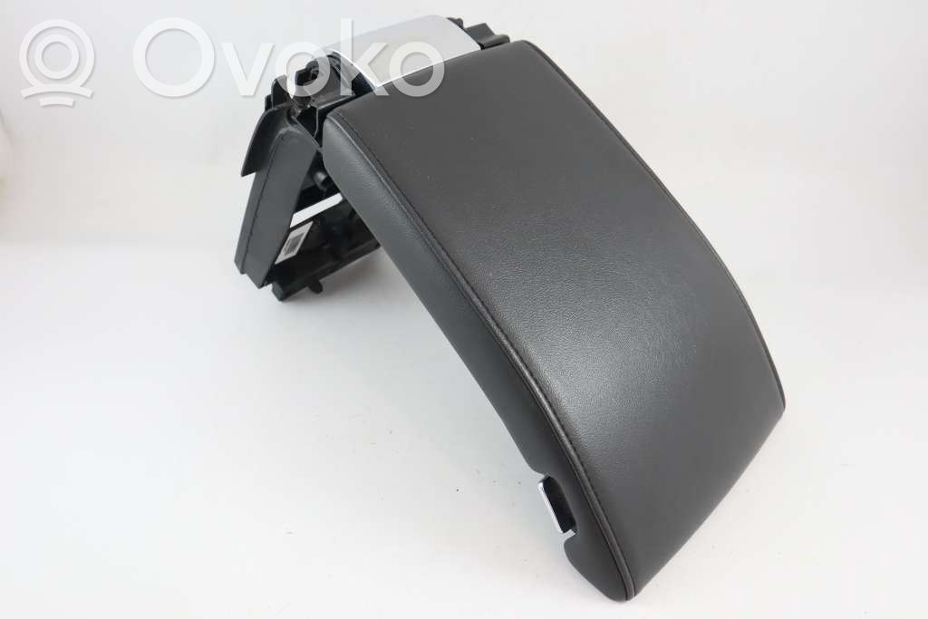 Volvo XC70 Armrest 