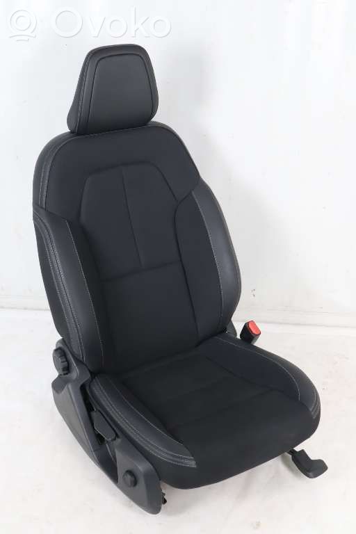 Volvo XC40 Etumatkustajan istuin 