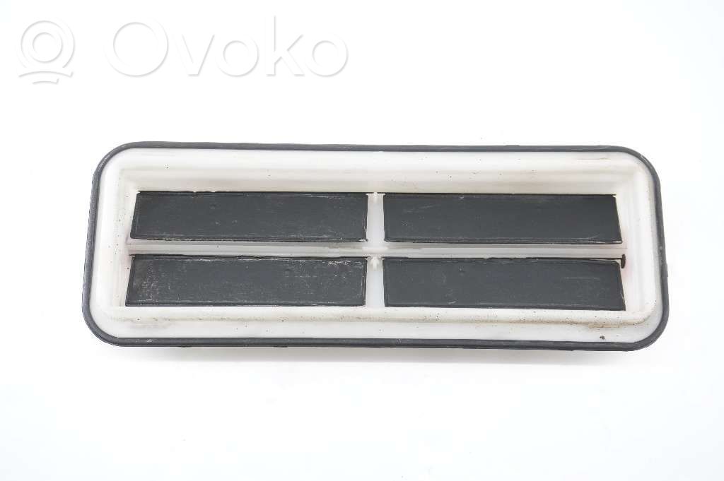Saab 9-5 Kratka wentylacyjna pod zderzakiem tylnym 